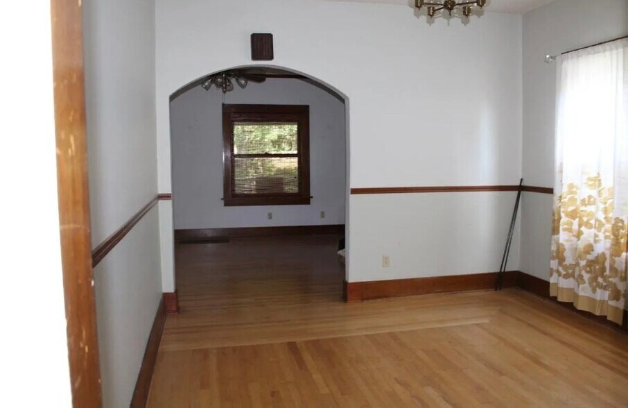 Building Photo - 363 N Vassar Ave