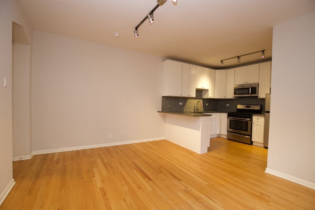 Building Photo - 2837 W Palmer
