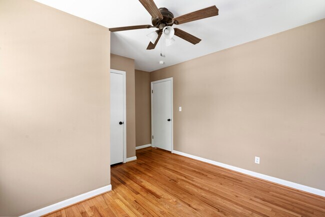Building Photo - 3005 Pine Dr NE