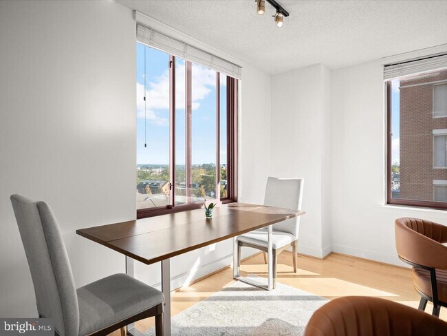 Building Photo - 1205 N Garfield St