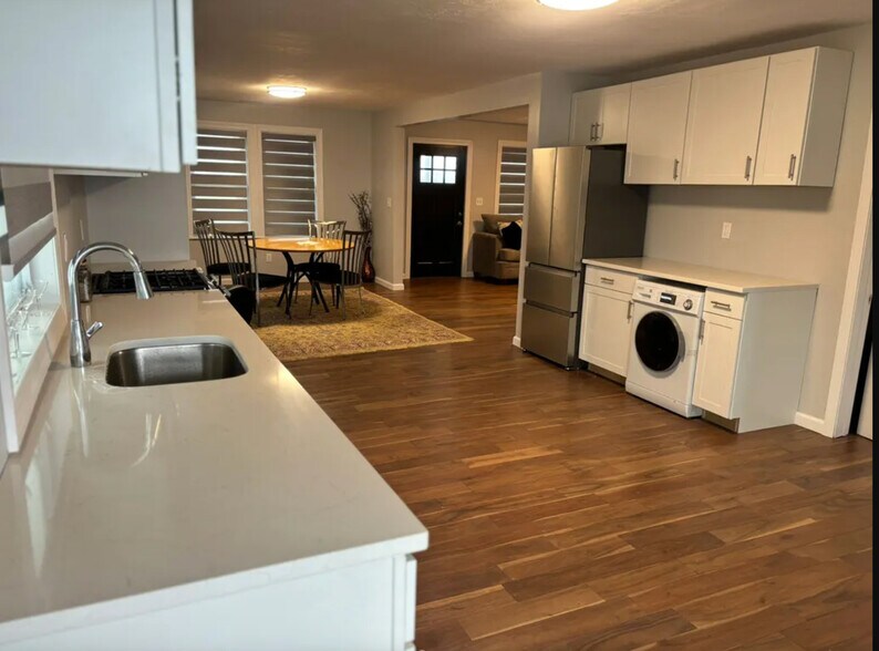 Building Photo - 1093 Nantasket Ave