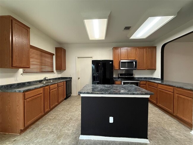 Building Photo - 1722 E Mesa Park Dr