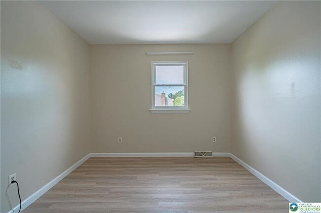 Building Photo - 5650 Greens Dr