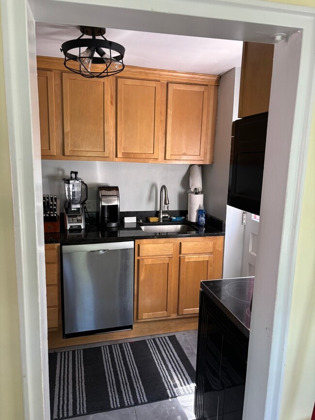 Building Photo - 2207 Farrington Ave