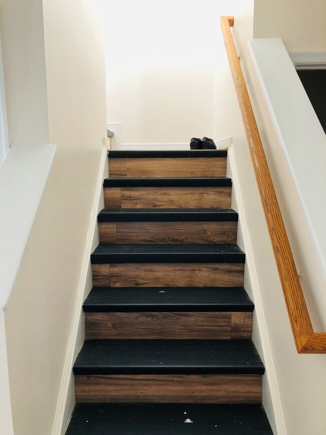 Building Photo - 3 Bdrm/2.5 Bth Home Located Close to I-95