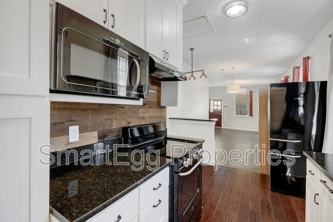 Building Photo - 920 E 51st St