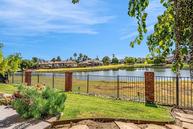 Building Photo - 2435 Pinehurst Ct