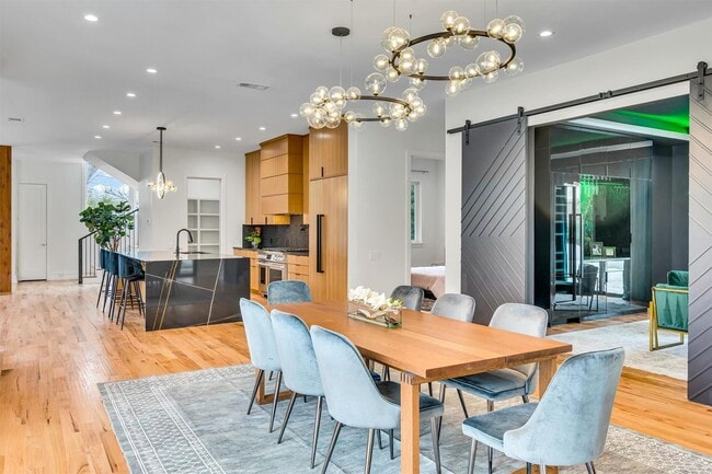 Building Photo - 7533 Royal Pl