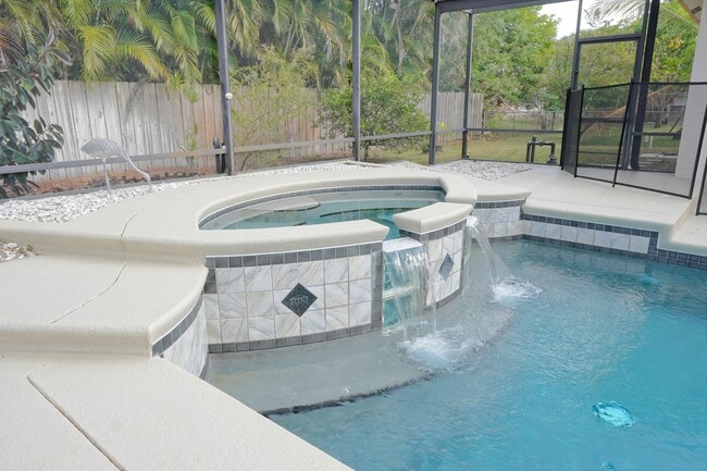 Building Photo - 781 SW Dolores Ave