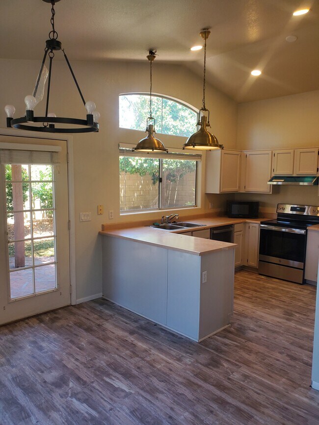 Building Photo - 4750 E Angela Dr