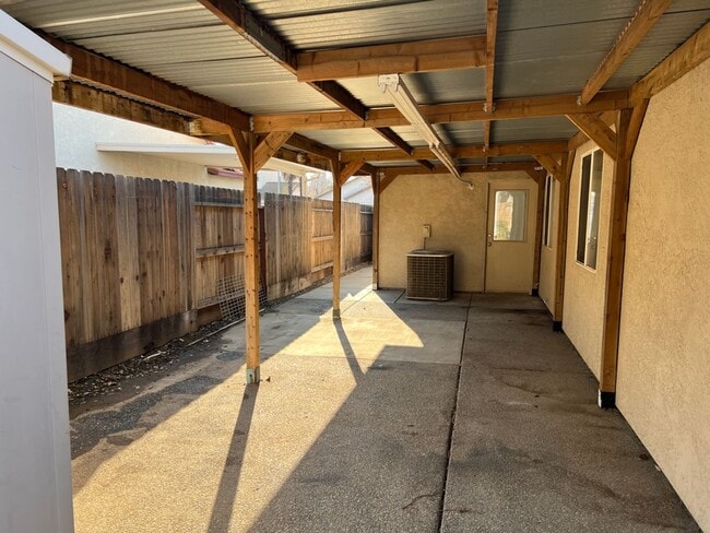 Building Photo - 3-bedroom single story in Merced!