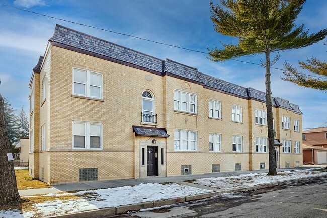 Building Photo - 5701 W Seminole St