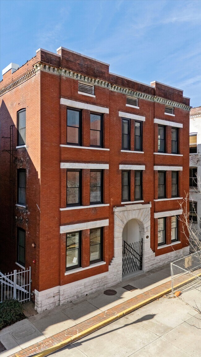 Building Photo - 713 Market St