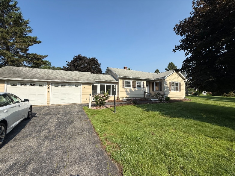 Primary Photo - 485 Birnie Ave