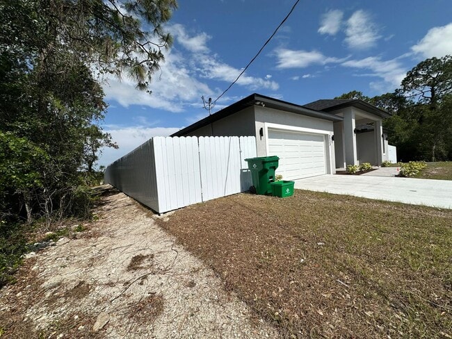 Building Photo - 6033 Kumquat Cir