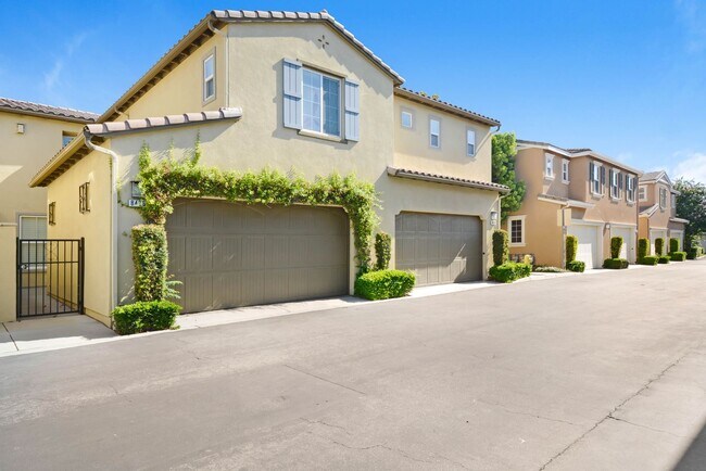 Building Photo - 8426 Flora Ln
