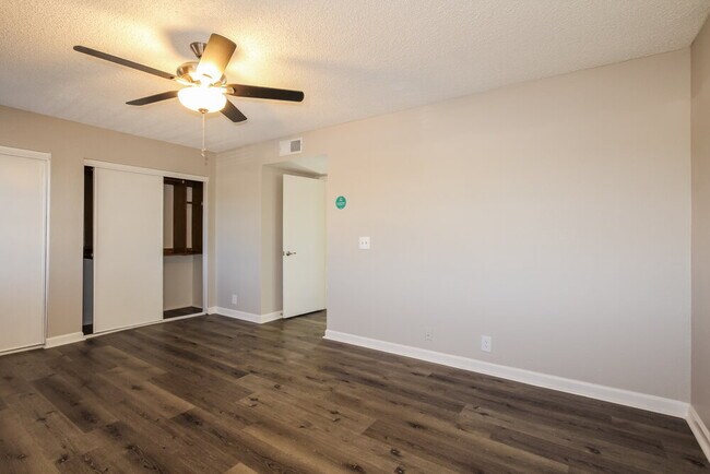 Building Photo - 15806 N 38th Ave