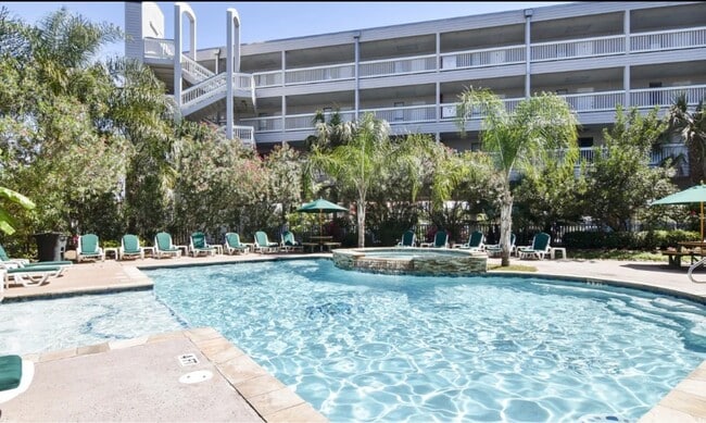 Building Photo - 6102 Seawall Blvd