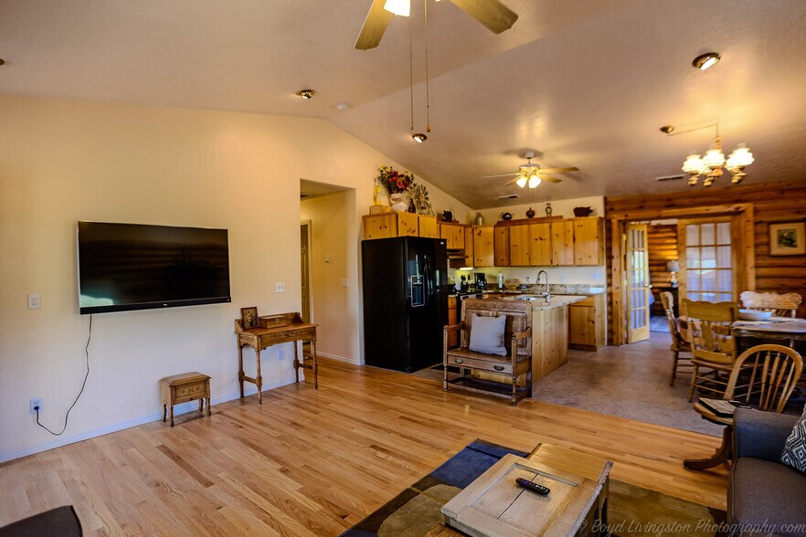 Building Photo - 414 Cottonwood Dr