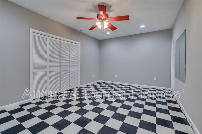 Building Photo - 719 Bonnie Oaks Ln