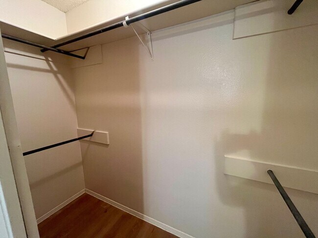 Building Photo - Charming 3/2 in Pipers Meadow  ~  *NO HOA*...