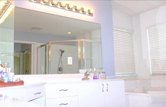 Building Photo - 3341 Overlook Rd