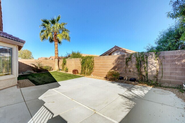 Building Photo - Incredible Single Story Southern Highlands...