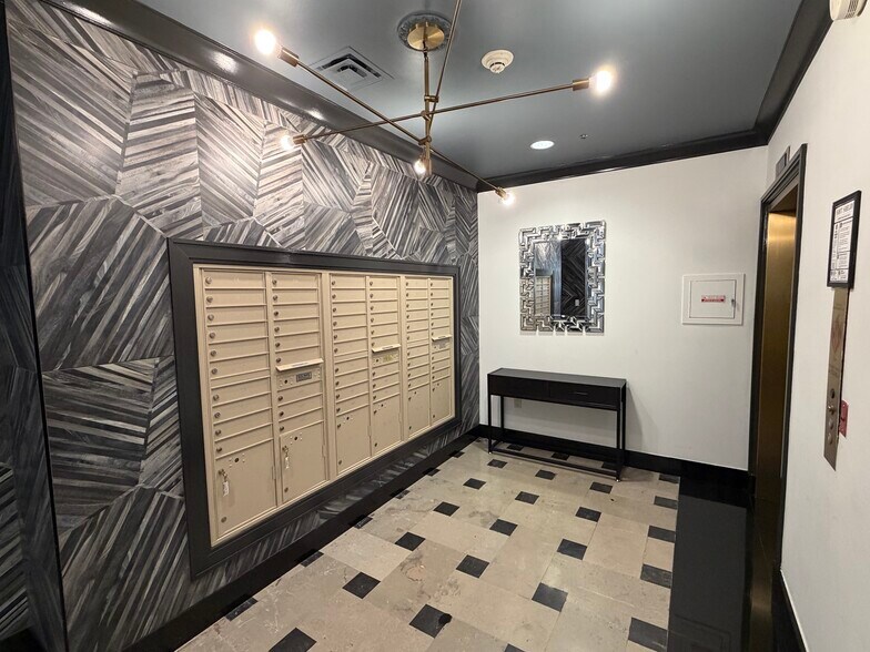 Building Photo - 525 W Lafayette Blvd