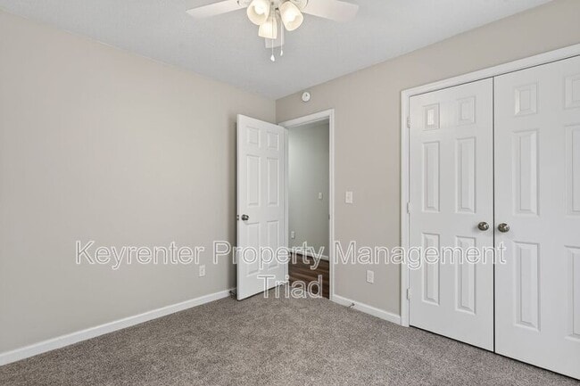 Building Photo - 701 Ashcroft Rd