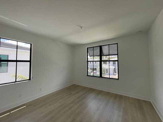 Building Photo - 13575 Artisan Cir