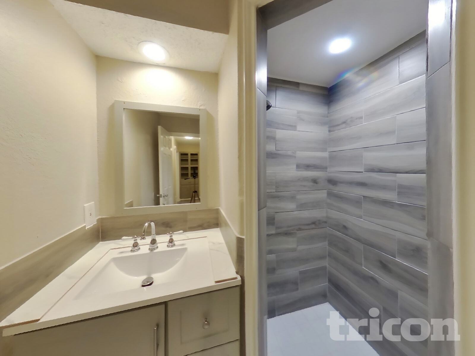 Building Photo - 725 Villa Ridge Dr