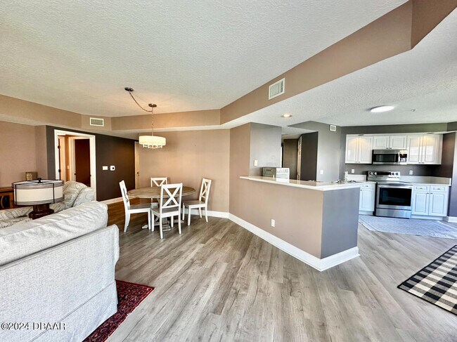 Building Photo - 4670 Links Village Dr