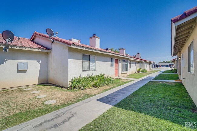 Building Photo - 4418 White Ln