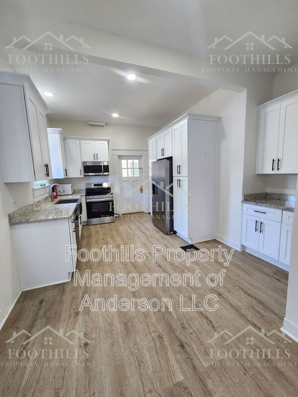 Building Photo - 306 E Calhoun St