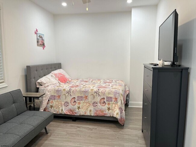 Building Photo - 3 S Richards Ave