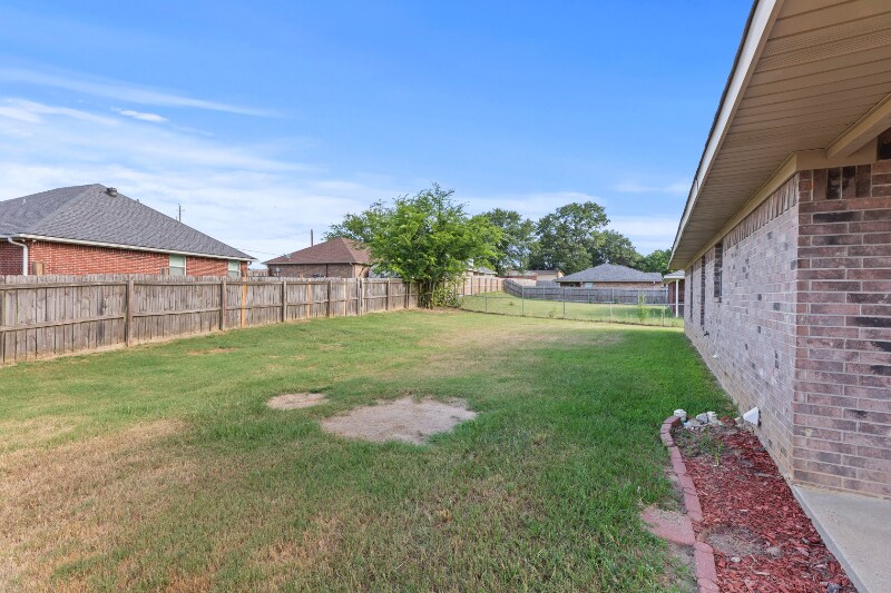 Building Photo - 213 Shelley Ln