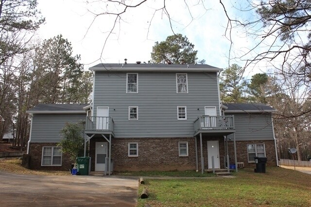 Building Photo - Delightful Upstairs 3 Bedroom / 2 Bathroom...
