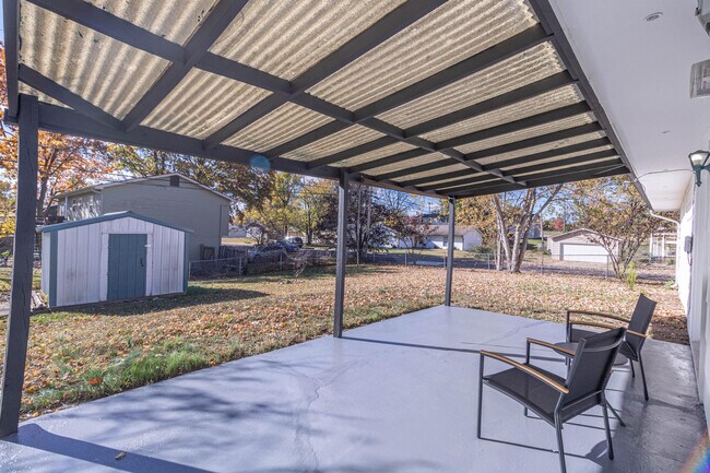 Building Photo - 210 W El Cortez Dr