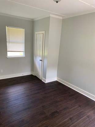 Building Photo - 1107 Avenue A