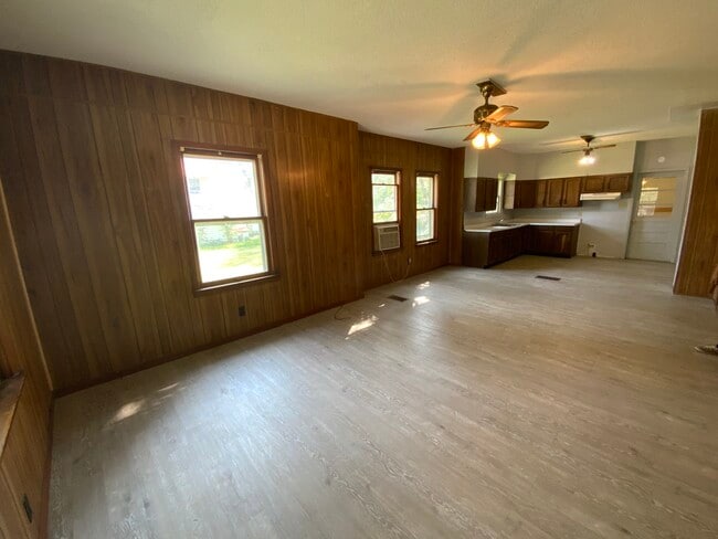 Building Photo - 226 S Virginia Ave