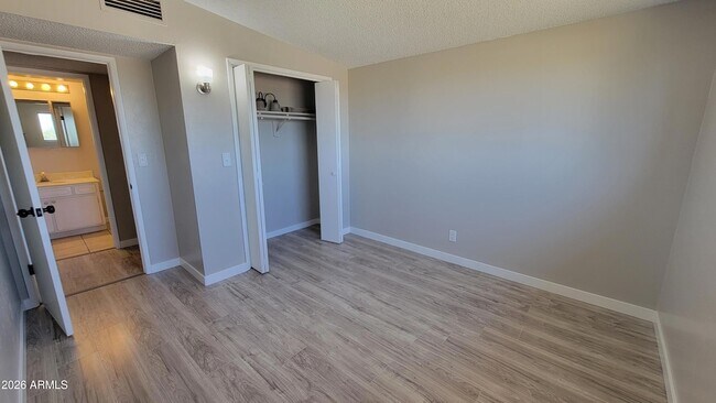 Building Photo - 464 Nelson Dr