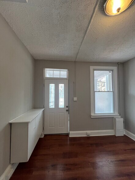 Building Photo - 45 Todd Pl NE