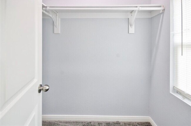 Building Photo - 3510 Oleander Ave