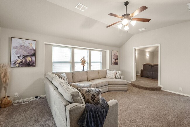Building Photo - Fully Furnished Home in South Grand Prairi...