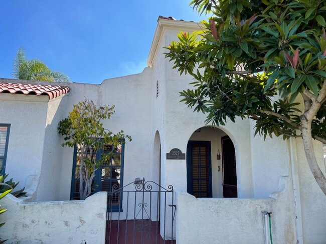 Building Photo - Charming Spanish Home Nestled Between Nort...