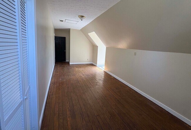 Building Photo - 5BR/2.5 Bath in Prime 12 South | Park-Facing | Two Sunrooms | Walkable Luxury Living