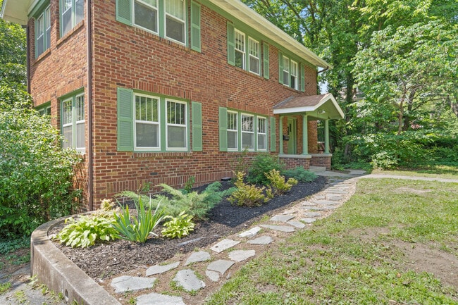 Building Photo - 303 S Glenwood Ave