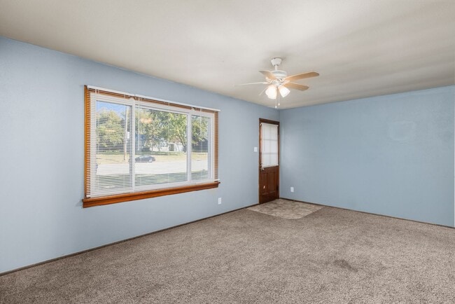 Building Photo - Spacious St. Ann Home with Large Detached ...