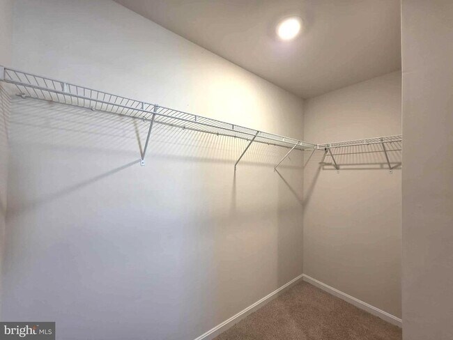 Building Photo - 374 Robbins Farm Rd