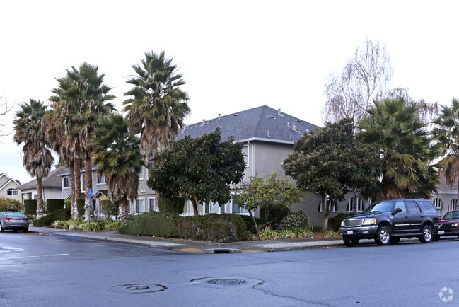 Building Photo - 1101 Civic Center Dr